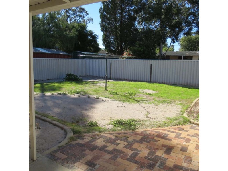 32 Grasmere Way, Kelmscott WA 6111