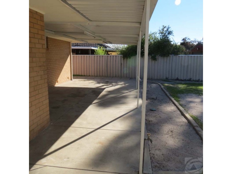 32 Grasmere Way, Kelmscott WA 6111