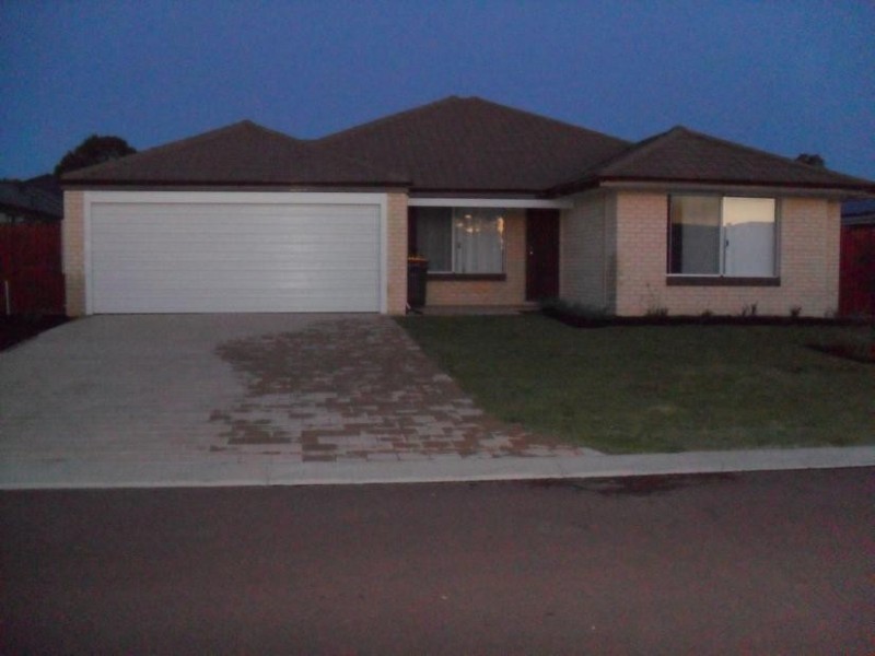 19 Cranbourne Way, Byford WA 6122