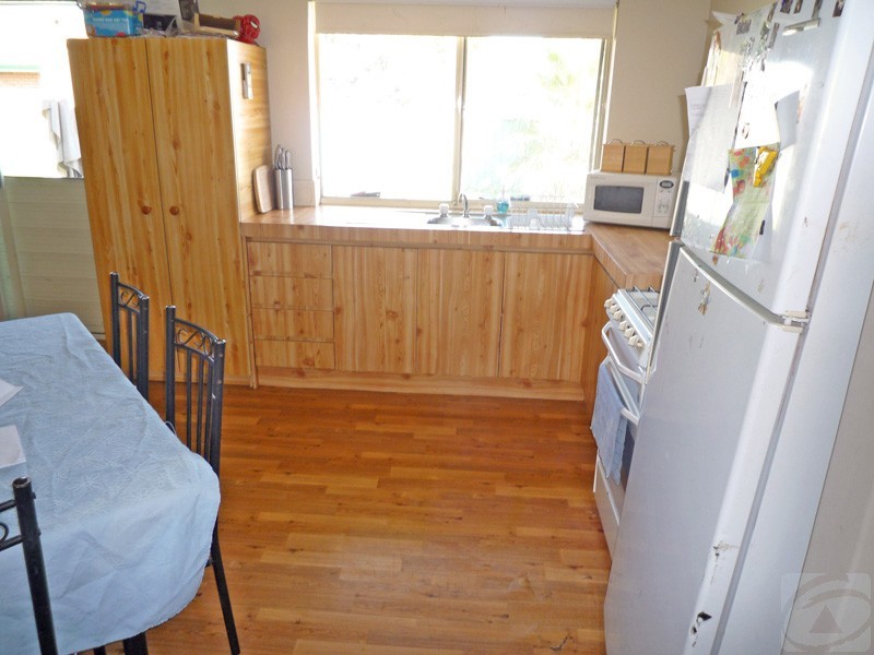 4 Sepal Cl, Seville Grove WA 6112