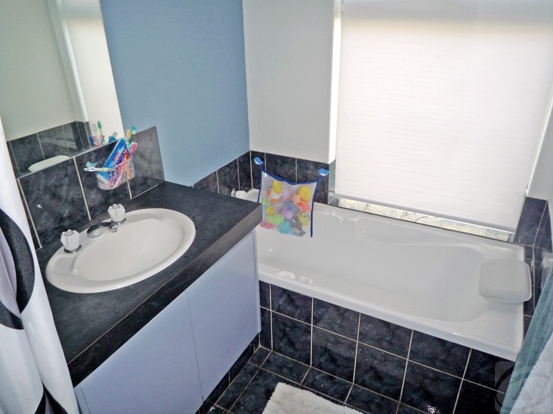 4 Sepal Cl, Seville Grove WA 6112