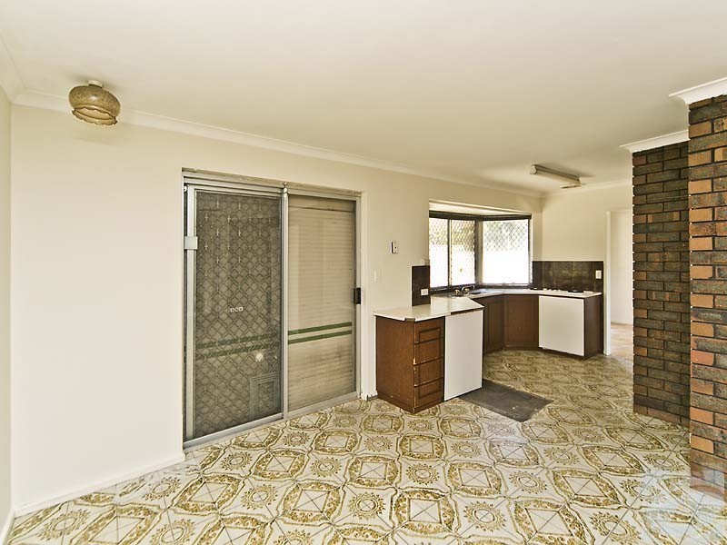 80 Grovelands Dr, Camillo WA 6111