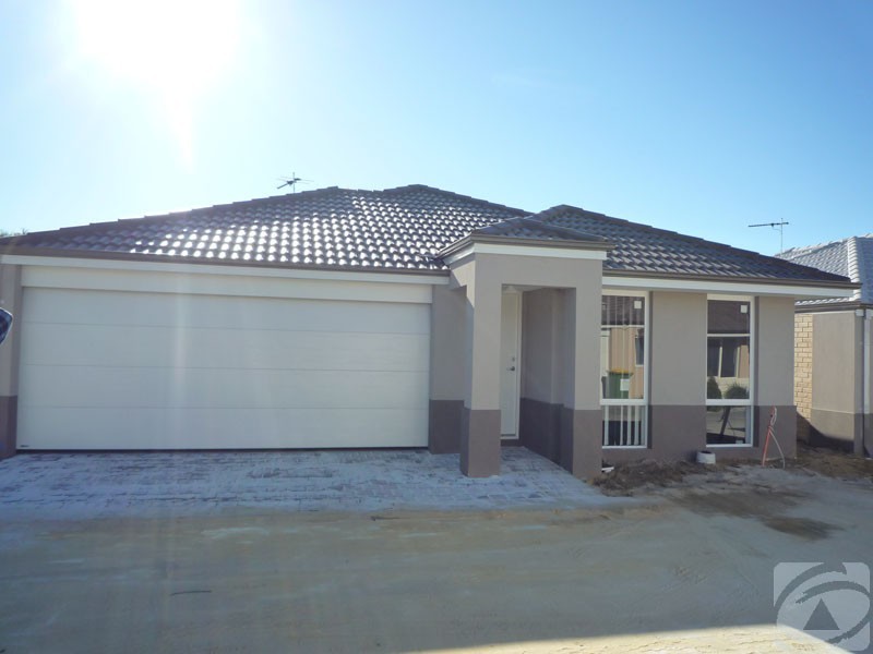 9/13 Third Ave, Kelmscott WA 6111