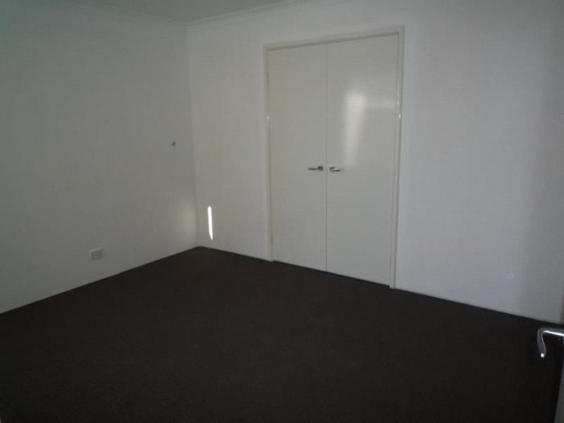9/13 Third Ave, Kelmscott WA 6111