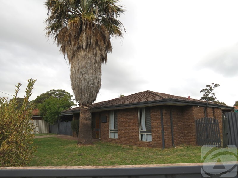 1 Cohuna Dr, Armadale WA 6112