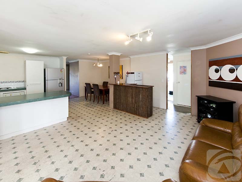 17 Mackay Crescent, Gosnells WA 6110