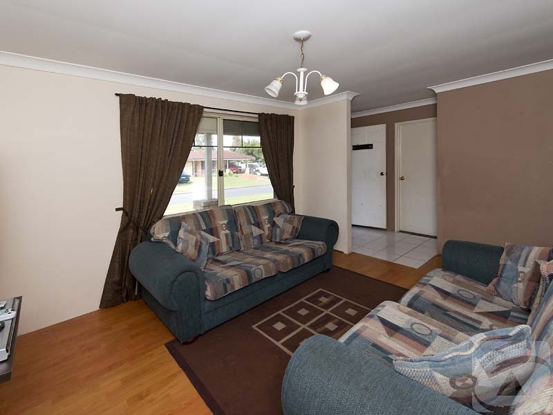 17 Mackay Crescent, Gosnells WA 6110