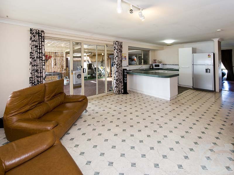 17 Mackay Crescent, Gosnells WA 6110