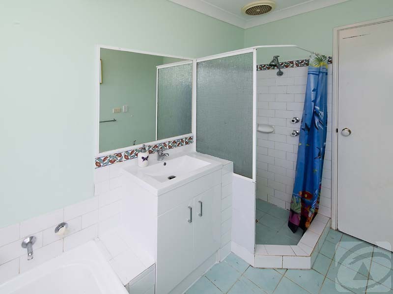 17 Mackay Crescent, Gosnells WA 6110