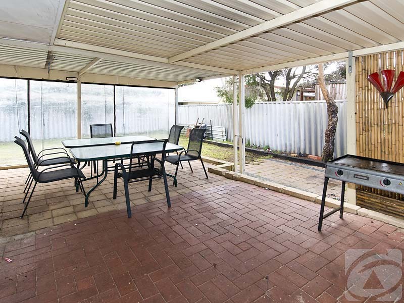 17 Mackay Crescent, Gosnells WA 6110