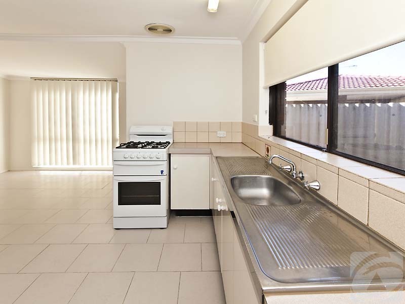 15 Cressida Way, Camillo WA 6111