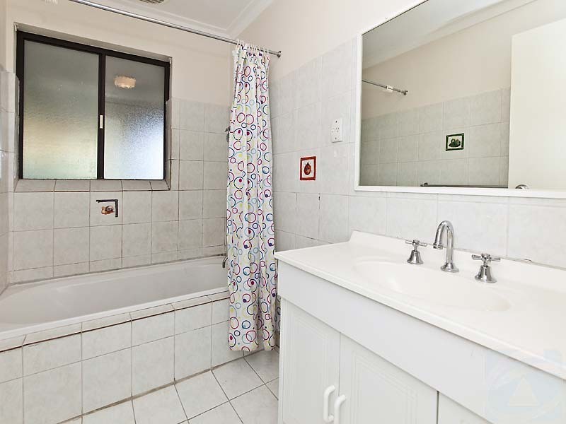 15 Cressida Way, Camillo WA 6111