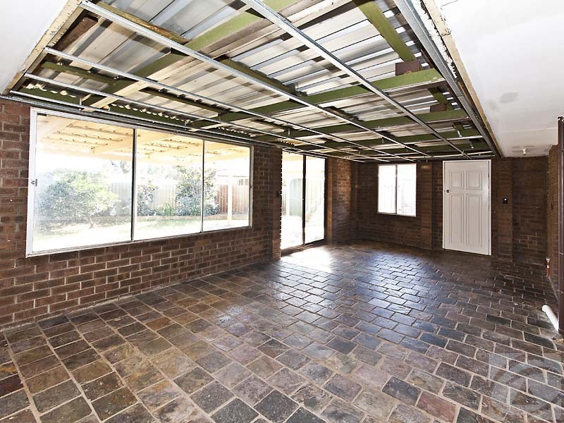 15 Cressida Way, Camillo WA 6111