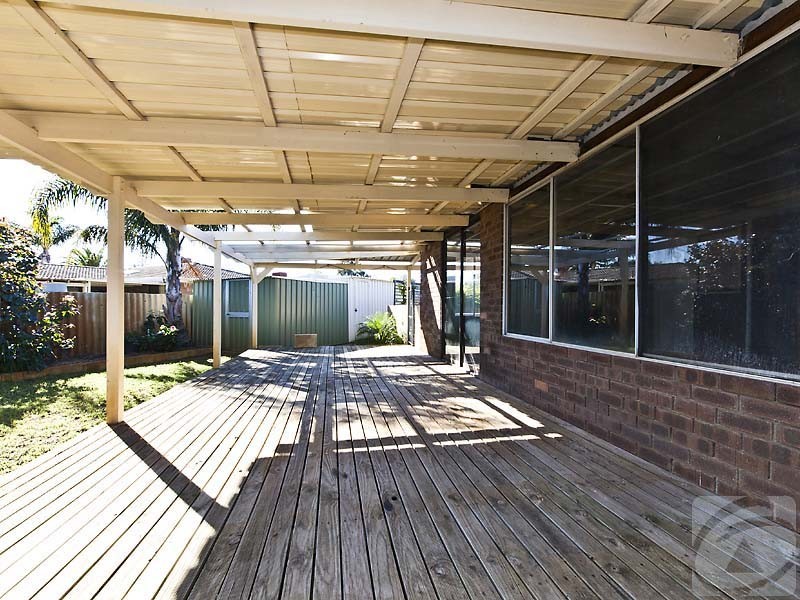 15 Cressida Way, Camillo WA 6111