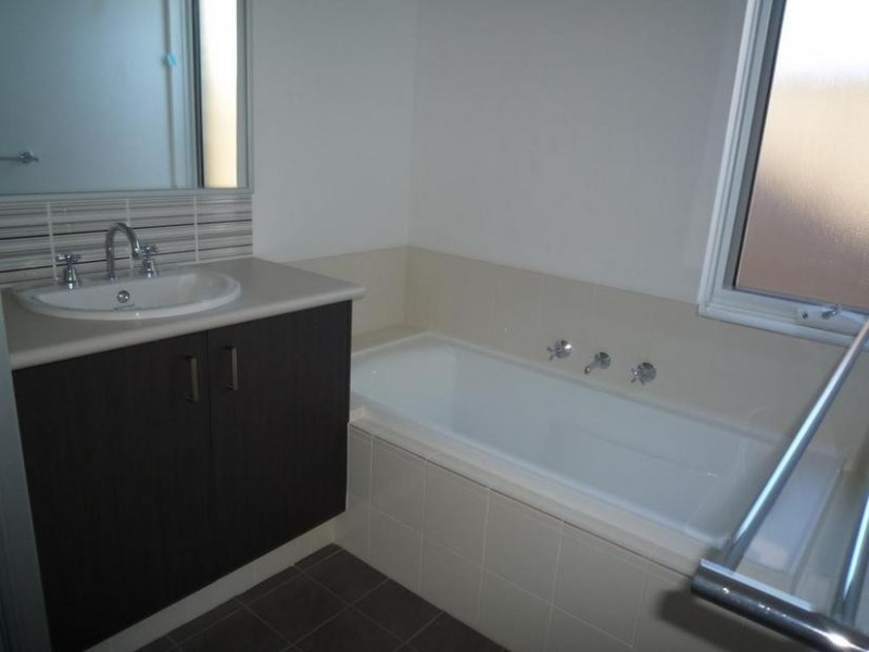 6/13 Third Ave, Kelmscott WA 6111