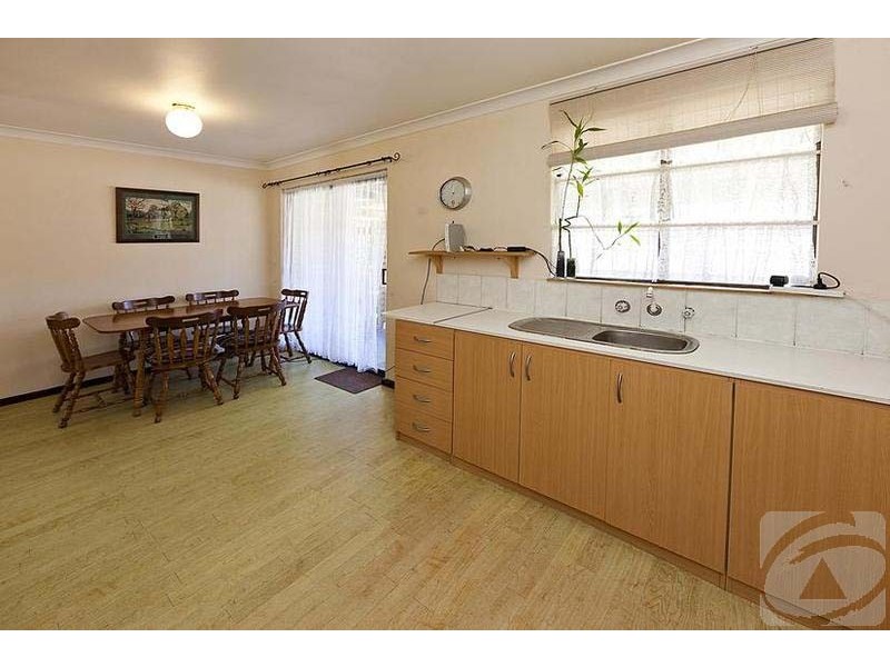 1 Ainsley Court, Camillo WA 6111