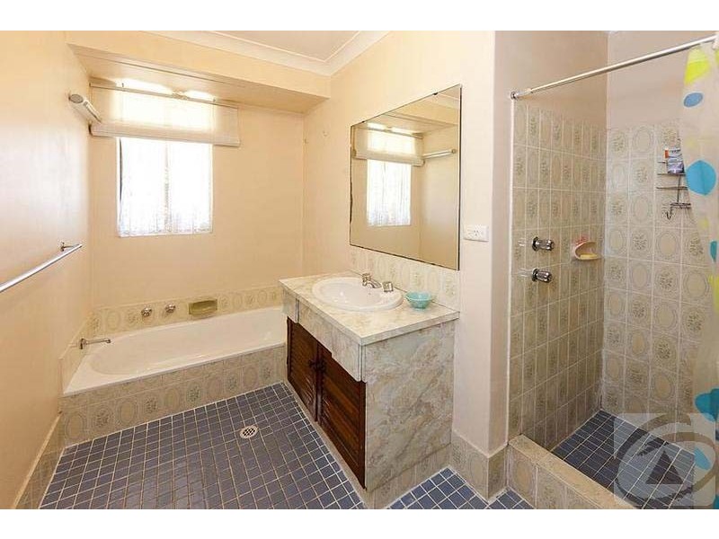 1 Ainsley Court, Camillo WA 6111