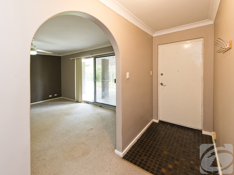 29 Woburn Way, Kelmscott WA 6111