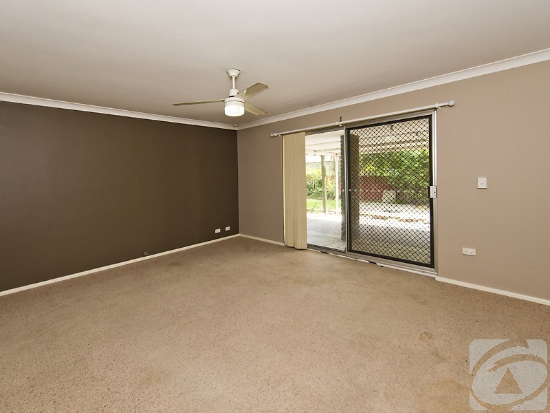 29 Woburn Way, Kelmscott WA 6111