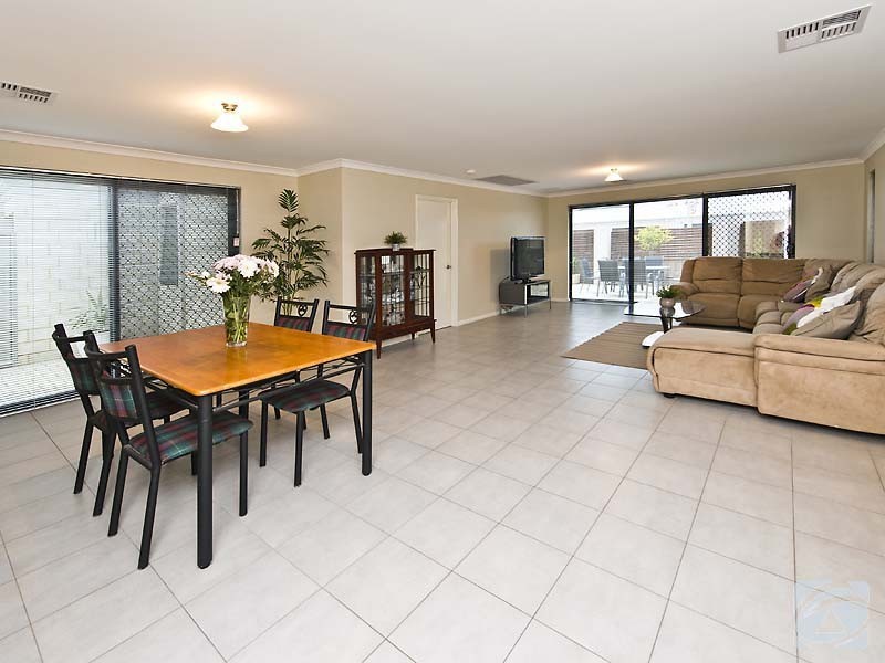 12/191 Railway Ave, Kelmscott WA 6111
