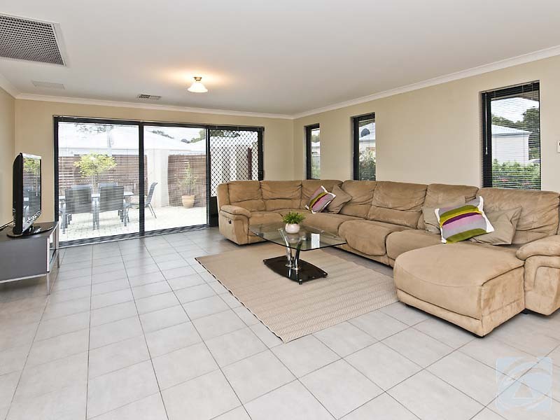 12/191 Railway Ave, Kelmscott WA 6111