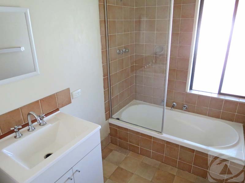 1 Lancelot Close, Camillo WA 6111