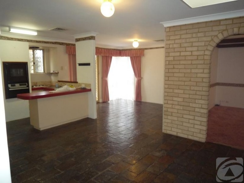 17 Looranah St, Mount Nasura WA 6112