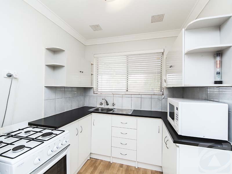 2 Amanda Dr, Camillo WA 6111