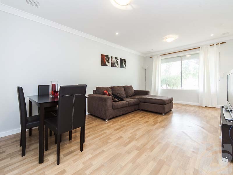 2 Amanda Dr, Camillo WA 6111