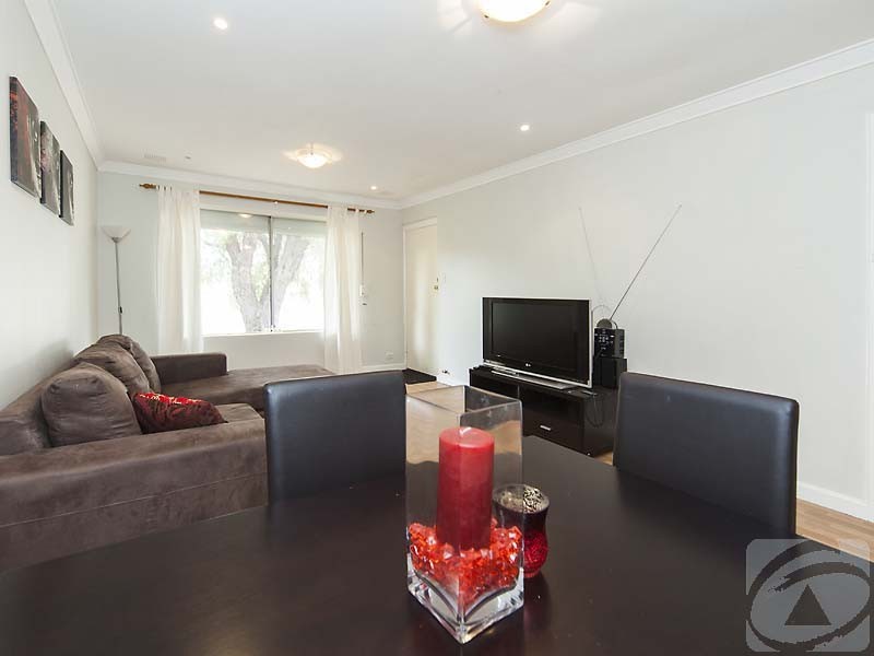 2 Amanda Dr, Camillo WA 6111