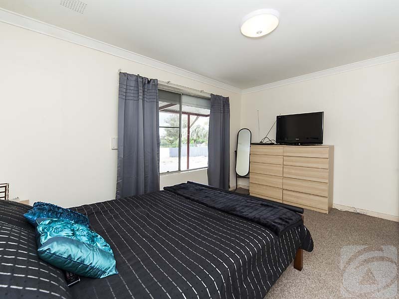 2 Amanda Dr, Camillo WA 6111