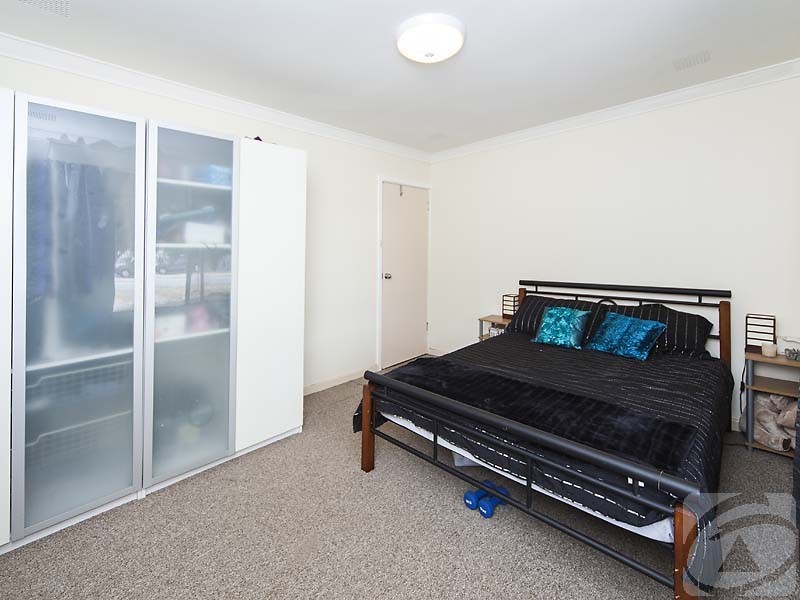 2 Amanda Dr, Camillo WA 6111