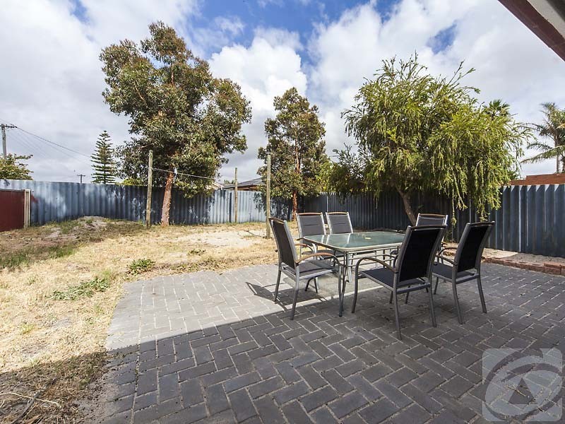 2 Amanda Dr, Camillo WA 6111