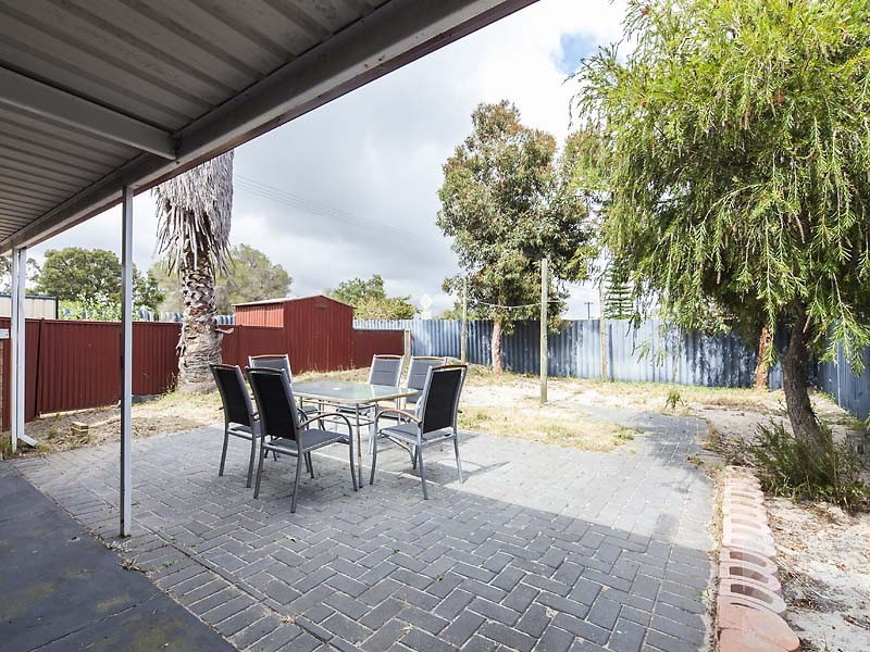 2 Amanda Dr, Camillo WA 6111
