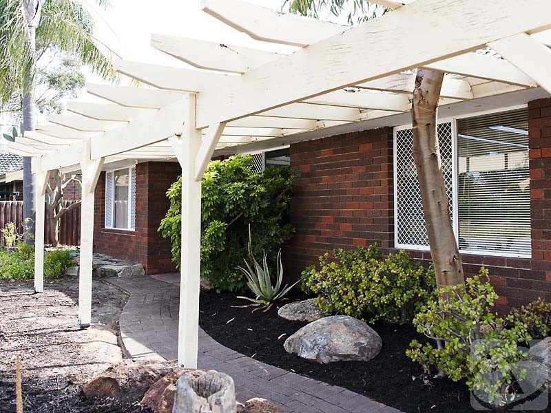 4 Malu Ct, Camillo WA 6111