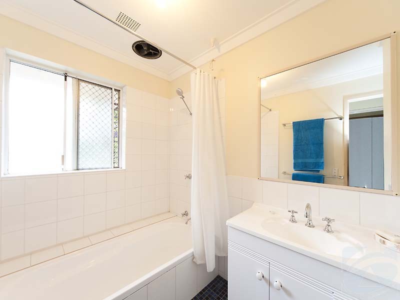 4 Malu Ct, Camillo WA 6111