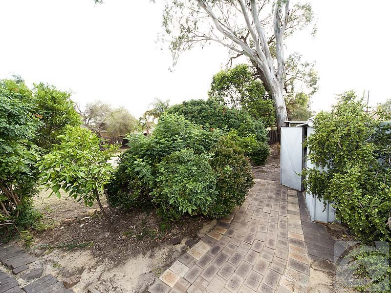 4 Malu Ct, Camillo WA 6111