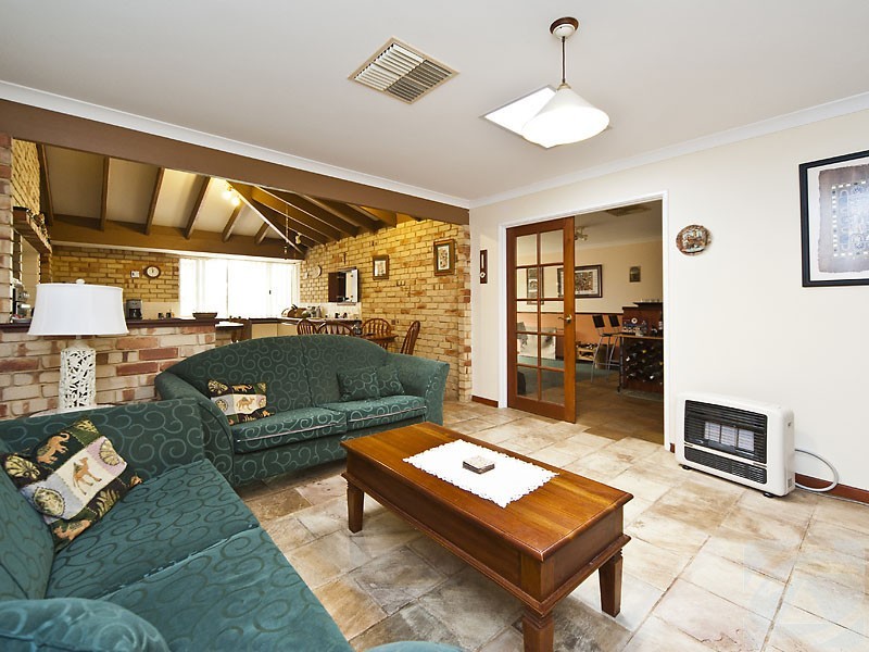 29 Taronga Drive, Kelmscott WA 6111