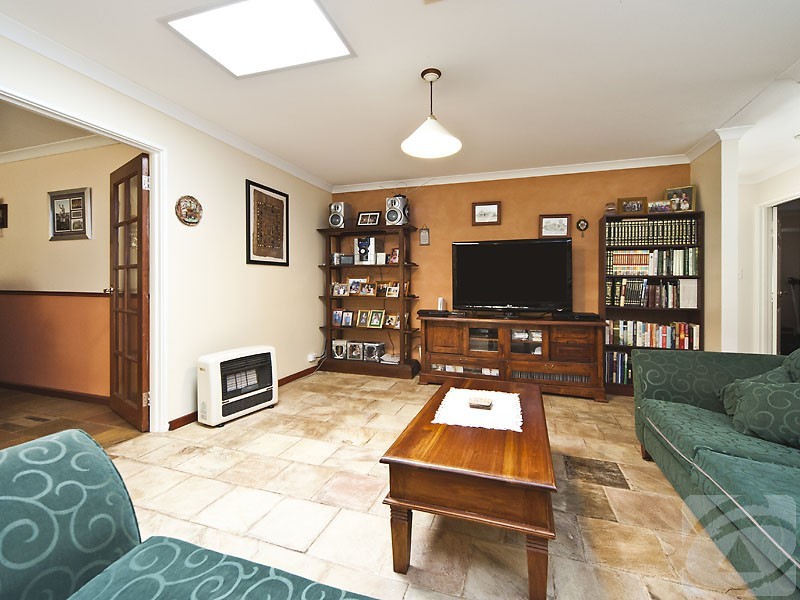 29 Taronga Drive, Kelmscott WA 6111