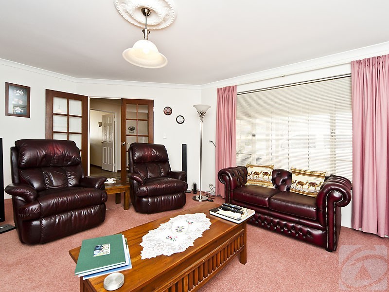 29 Taronga Drive, Kelmscott WA 6111