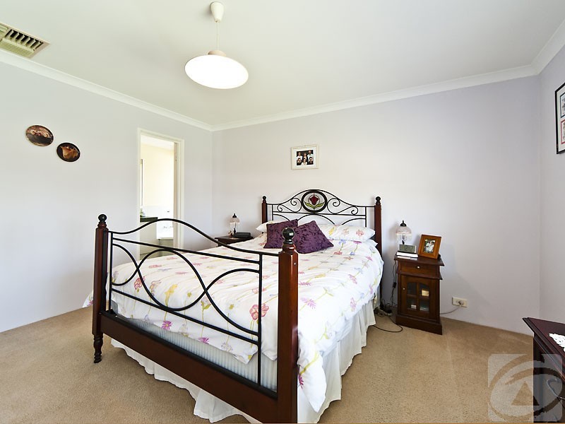 29 Taronga Drive, Kelmscott WA 6111