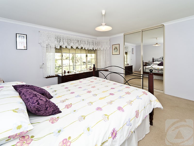 29 Taronga Drive, Kelmscott WA 6111