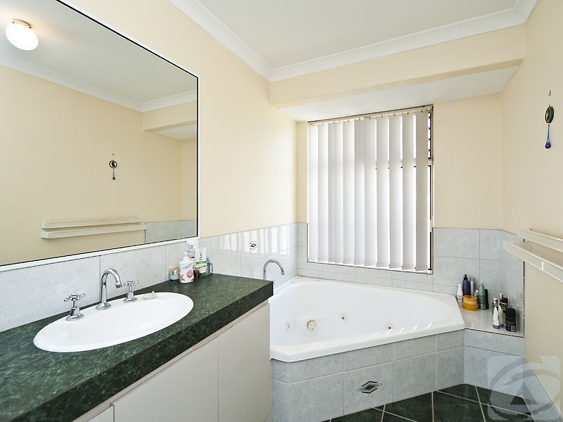 29 Taronga Drive, Kelmscott WA 6111