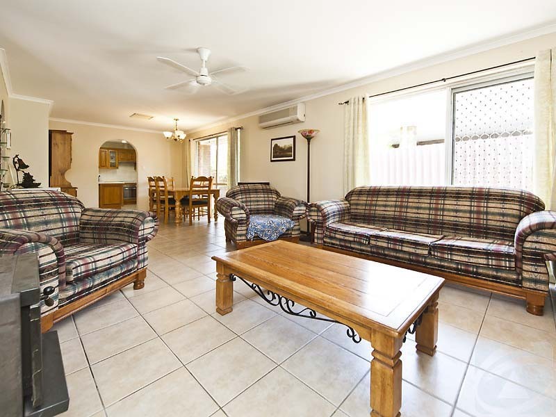 33 Cobham Way, Camillo WA 6111