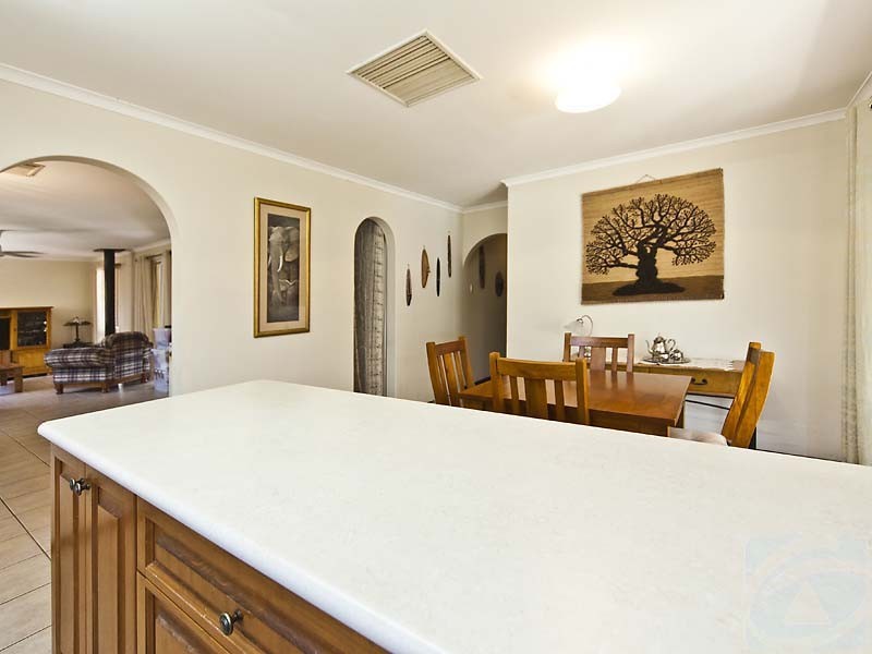 33 Cobham Way, Camillo WA 6111