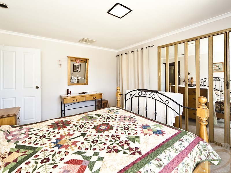 33 Cobham Way, Camillo WA 6111