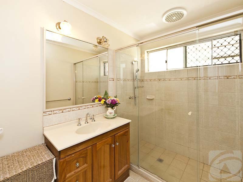 33 Cobham Way, Camillo WA 6111