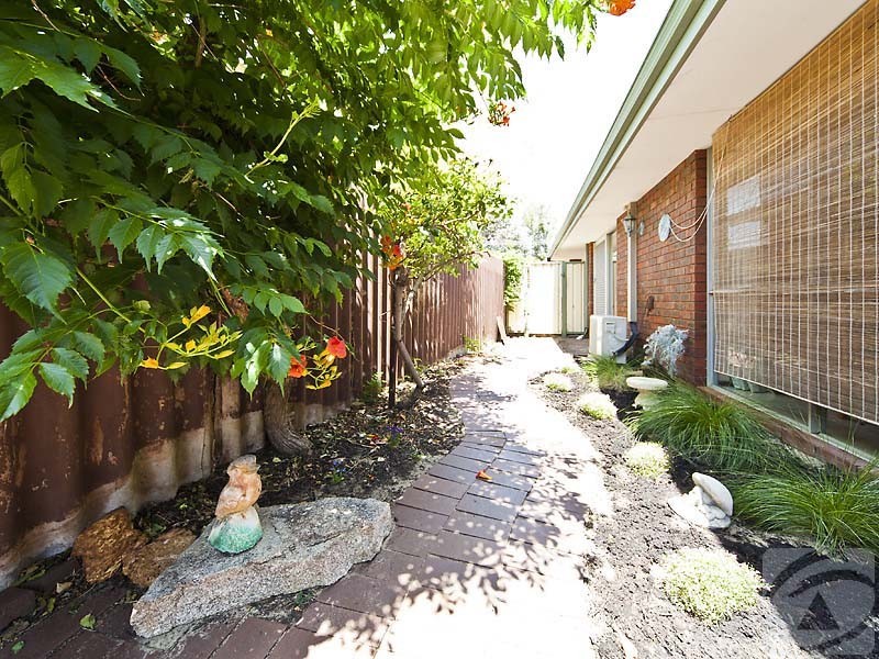 33 Cobham Way, Camillo WA 6111