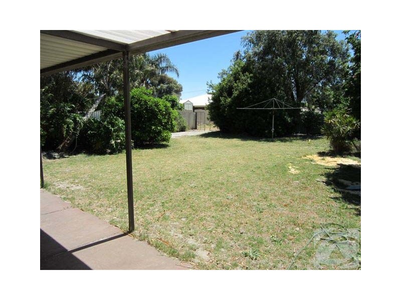 5 Kendal Ct, Camillo WA 6111