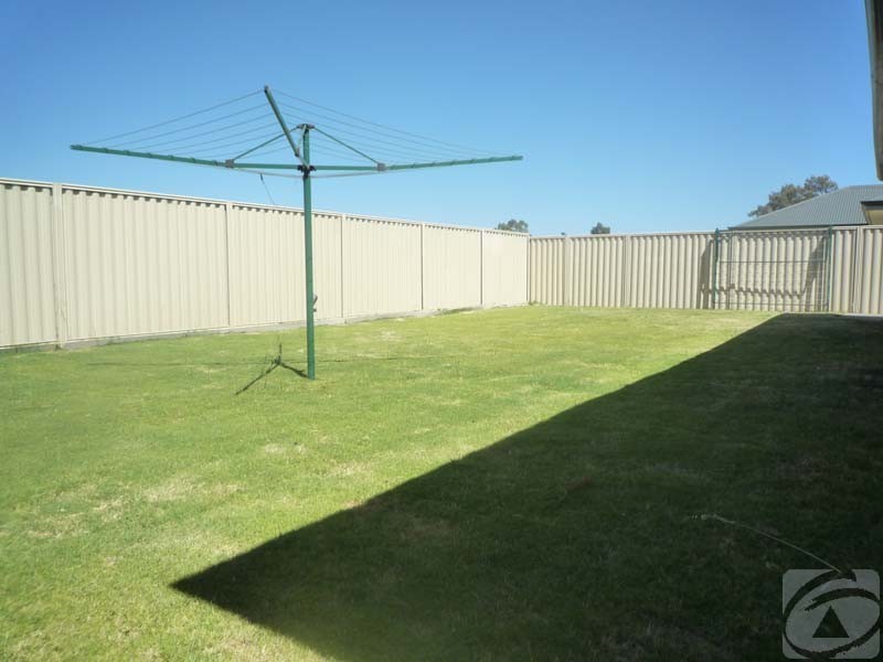 4 Browder Drive, Seville Grove WA 6112
